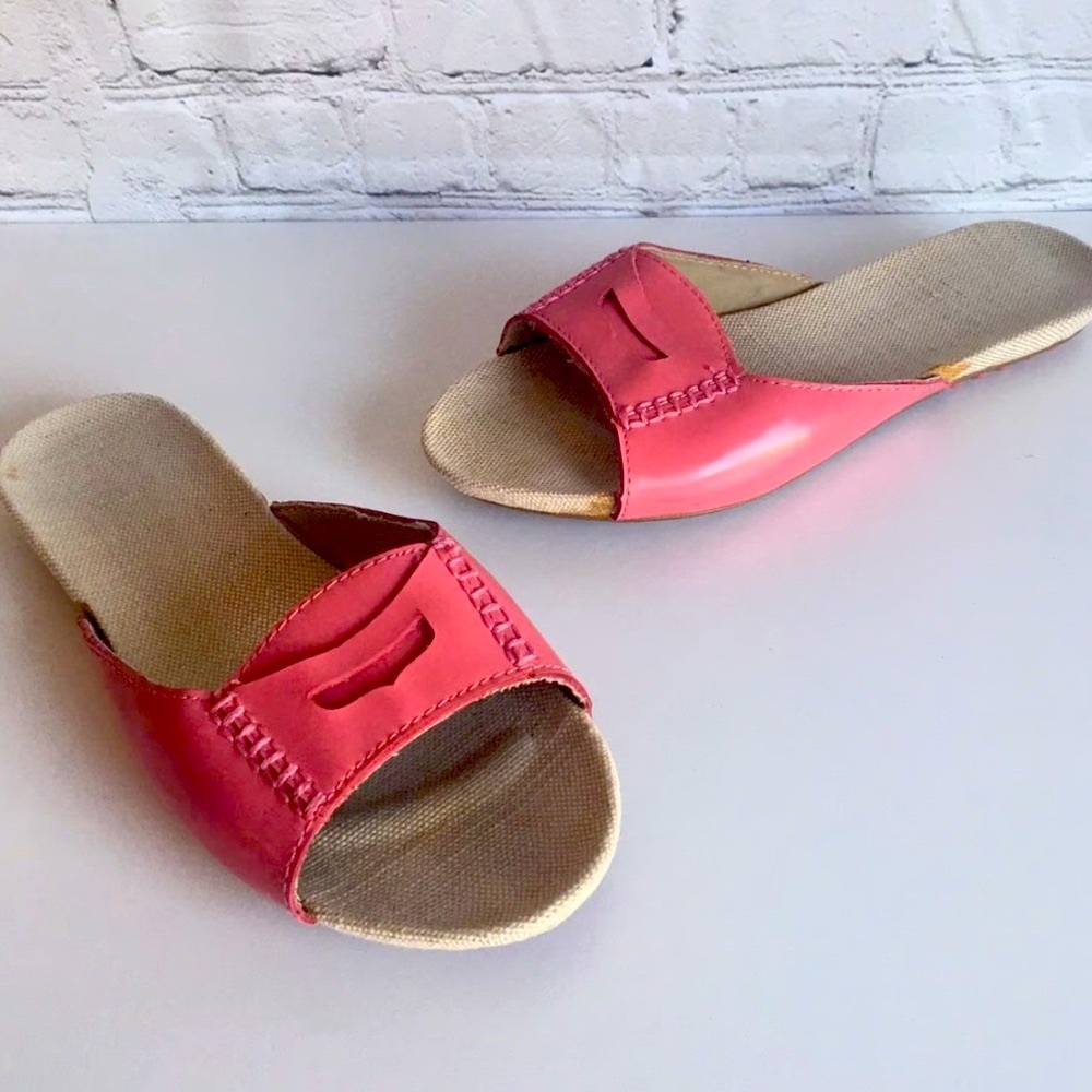 BRAND NEW SANDALS!